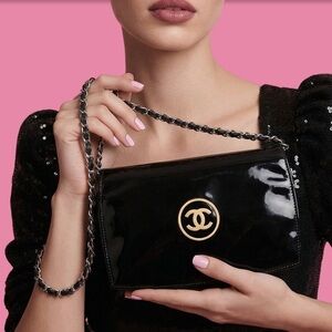 CHANEL Vintage WOC Black patent leather wallet on chain bag
